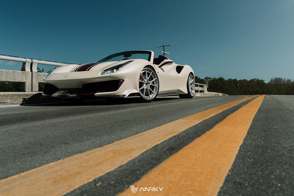 Фото дисков Anrky AN32 Глянцевый лак на Ferrari 488