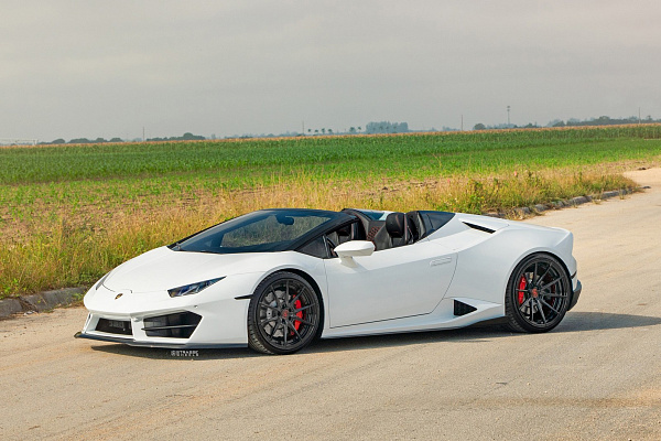 Фото дисков Strasse Wheels SV10 Deep Concave Duoblock Черный глянец на Lamborghini Huracan