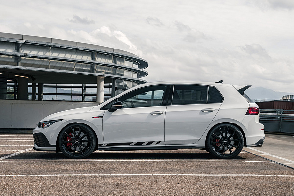 Фото дисков ABT Sport GR Черный глянец на Volkswagen Golf VIII