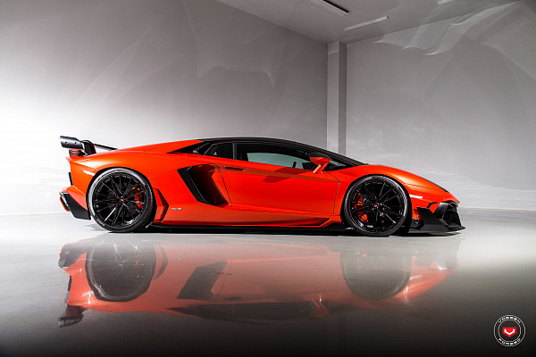 Фото дисков Vossen M-X6 Черный глянец на Lamborghini Aventador