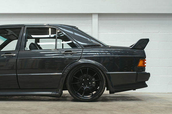 Фото дисков Motegi Racing MF412 SS5 Черный глянец на Mercedes-Benz E-Class (W124)