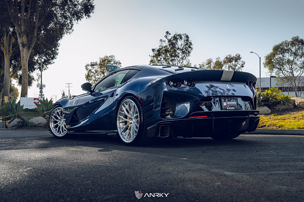 Фото дисков Anrky AN30 Глянцевый лак на Ferrari 812