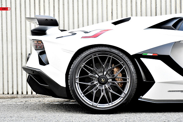 Фото дисков Anrky S1-X1 Глянцевый темный лак на Lamborghini Aventador