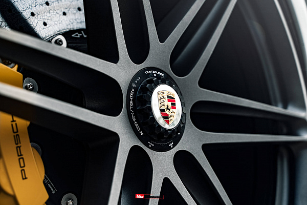 Фото дисков HRE P106 Сатиновый графит на Porsche 911 VIII