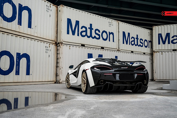 Фото дисков Anrky AN32 Сатиновая шампань на McLaren 570S