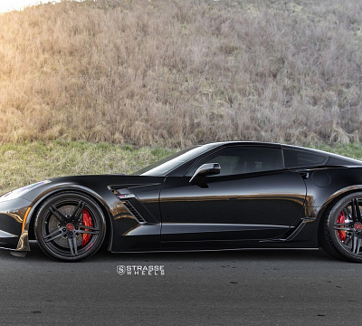 Фото дисков Strasse Wheels SP5R Deep Concave Monoblock на Chevrolet Corvette C7