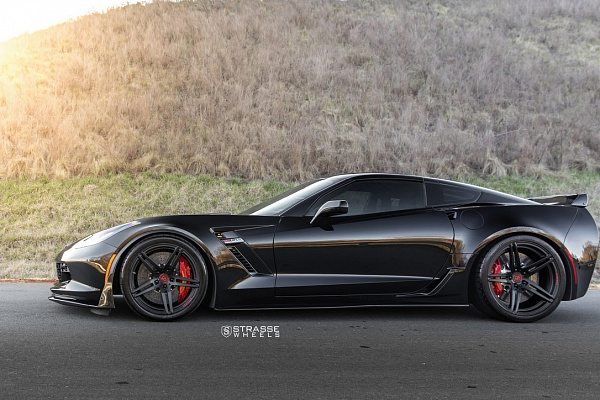 Фото дисков Strasse Wheels SP5R Deep Concave Monoblock Черный сатин на Chevrolet Corvette C7