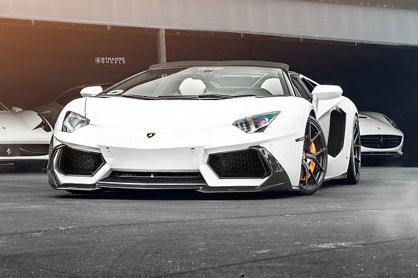 Фото дисков Strasse Wheels SM5R Deep Concave Monoblock Черный глянец на Lamborghini Aventador