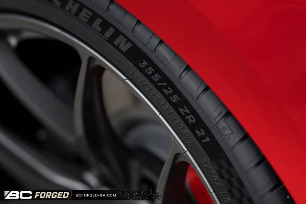 Фото дисков BC Forged RZ21 Глянцевый графит на Chevrolet Corvette C8