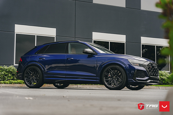 Фото дисков Vossen HF-7 Черный глянец на Audi Q8