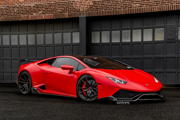 Фото дисков Strasse Wheels SV1 Deep Concave Monoblock Черный глянец на Lamborghini Huracan