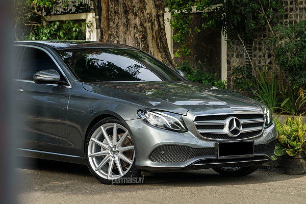 Фото дисков Vossen VFS-10 Серебро на Mercedes-Benz E-Class (W213, S213, C238)