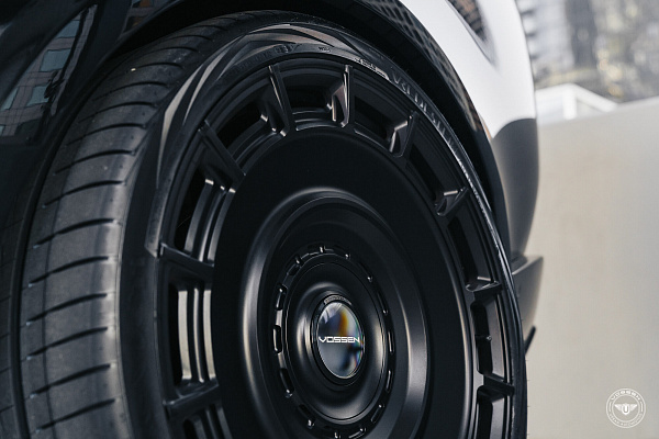 Фото дисков Vossen UV-7 Черный сатин на Land Rover Range Rover V