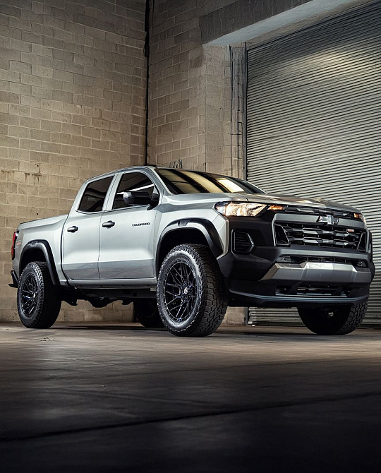 Фото дисков 4PS28 Черный глянец на Chevrolet Colorado