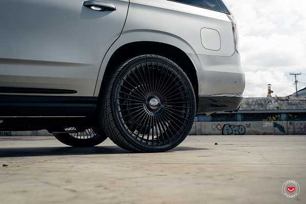 Фото дисков Vossen S17-16 Черный глянец на Cadillac Escalade V