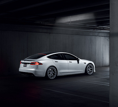 Фото дисков Vossen LC3-01 на Tesla Model S