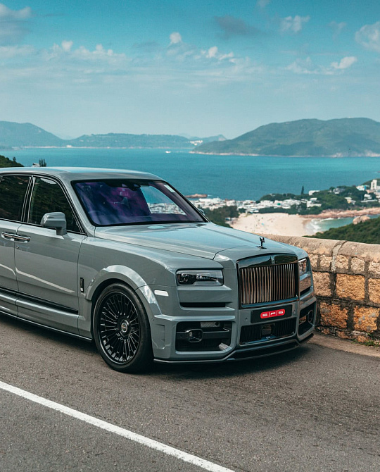 Фото дисков LX01 Черный глянец на Rolls-Royce Cullinan
