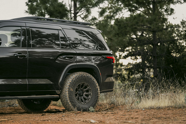 Фото дисков Black Rhino DIAMONDBACK Черный сатин на Toyota Sequoia III