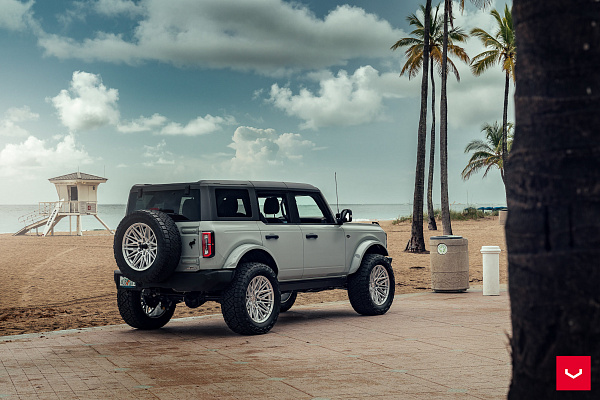 Фото дисков Vossen HF6-5 Серебро на Ford Bronco