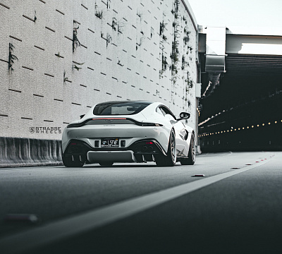 Фото дисков Strasse Wheels SV1T Deep Concave FS на Aston Martin Vantage 2