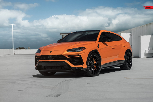 Фото дисков Anrky S1-X4 Черный глянец на Lamborghini Urus