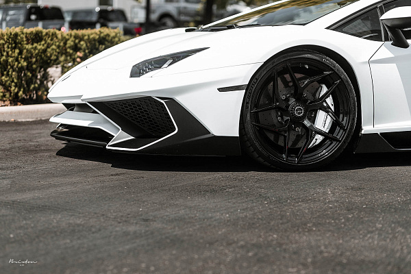 Фото дисков Brixton Forged PF5 Черный глянец на Lamborghini Aventador