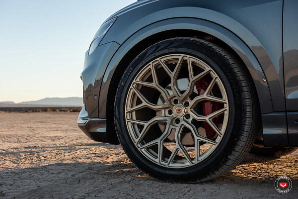 Фото дисков Vossen S17-01 Сатиновая шампань на Audi Q8