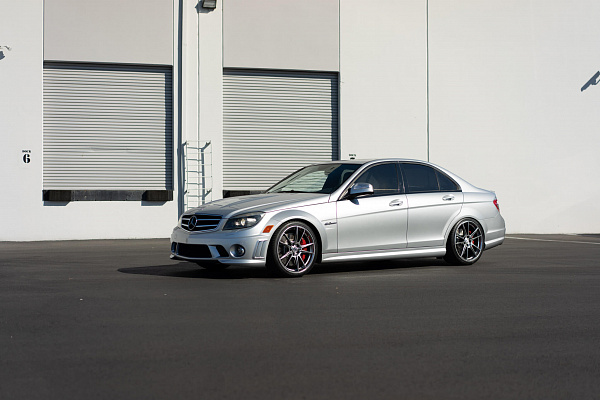 Фото дисков HRE FF04 Серебро на Mercedes-Benz C-Class (W204)