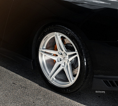 Фото дисков Strasse Wheels SV2 Deep Concave Monoblock на Nissan GT-R