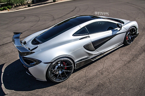 Фото дисков Strasse Wheels SM5R Deep Concave Monoblock Черный глянец на McLaren 570S