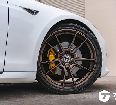 Фото дисков HRE FF04 на Tesla Model S