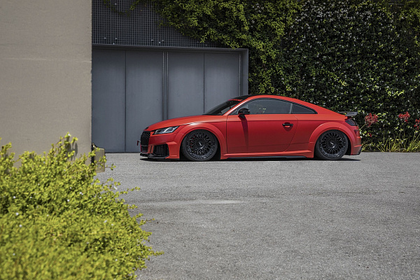 Фото дисков Rotiform LHR-M Черный сатин на Audi TT (8S)