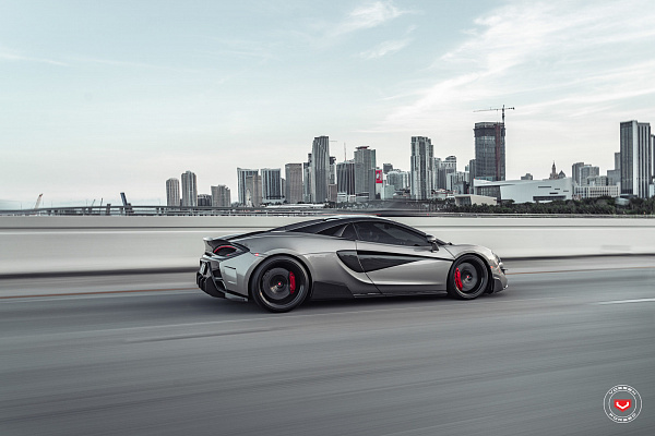 Фото дисков Vossen S21-01 Черный глянец на McLaren 570S