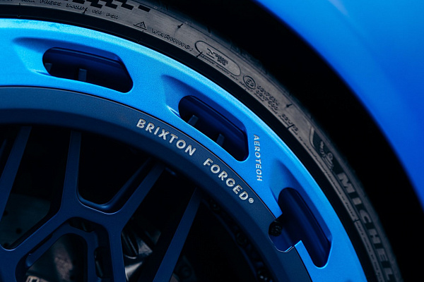 Фото дисков Brixton Forged FDE06 Aerotech Синий сатин на Lamborghini Huracan