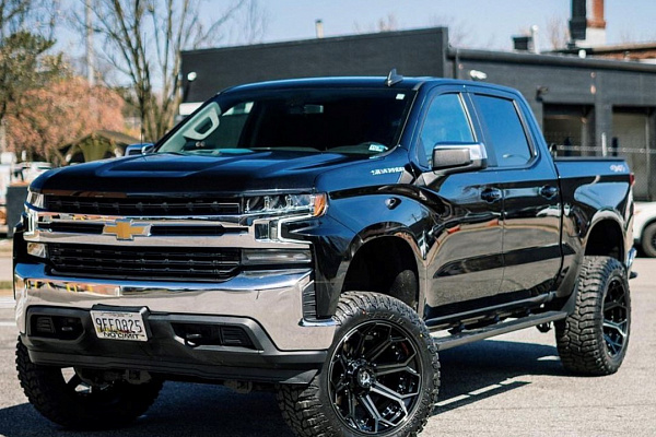 Фото дисков 4PLAY 4P80R Черный глянец на Chevrolet Silverado IV
