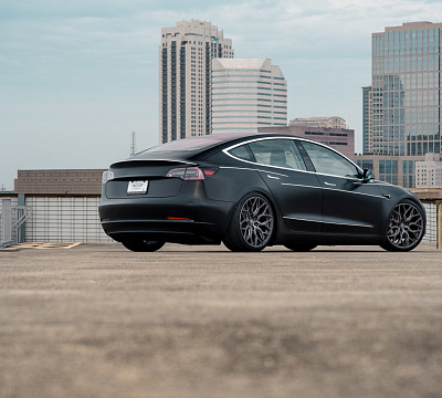 Фото дисков Vossen HF-2 на Tesla Model 3