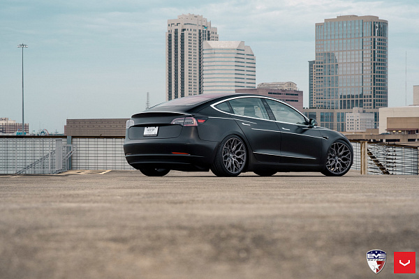 Фото дисков Vossen HF-2 Сатиновый графит на Tesla Model 3