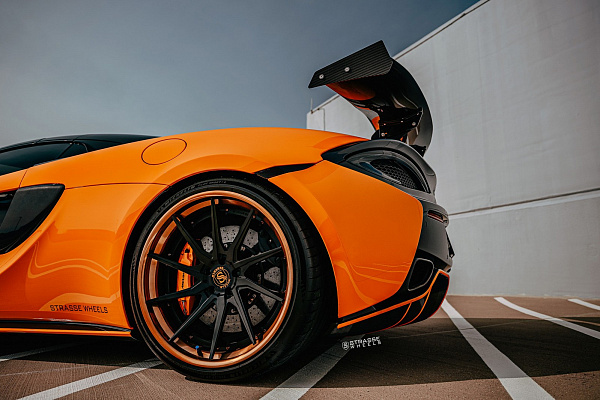 Фото дисков Strasse Wheels SV10T Deep Concave FS Черный сатин на McLaren 570S