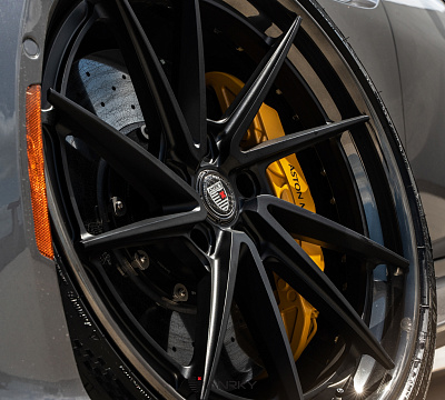 Фото дисков Anrky AN33 на Aston Martin DBS 3