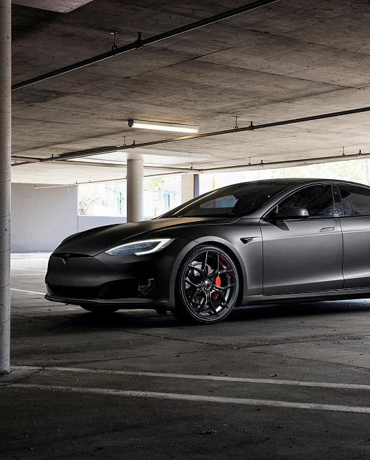 Фото дисков MONARCH Черный сатин на Tesla Model S