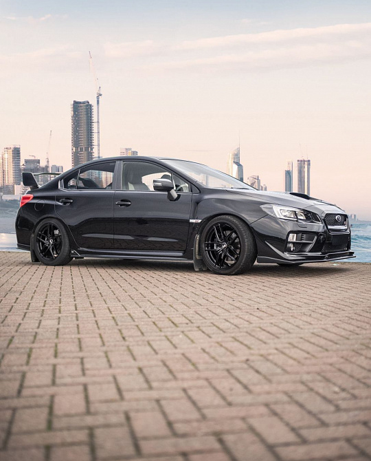 Фото дисков B11 Черный глянец на Subaru WRX VA
