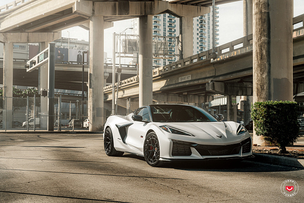 Фото дисков Vossen LC3-01T Черный глянец на Chevrolet Corvette C8