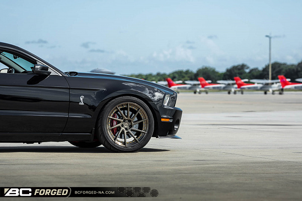 Фото дисков BC Forged HCA210 Сатиновая бронза на Ford Mustang V