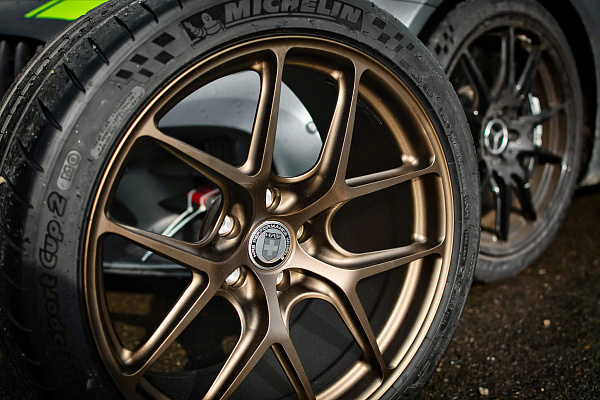 Фото дисков HRE R101 Lightweight Сатиновая бронза на Mercedes-Benz AMG GT I