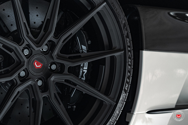 Фото дисков Vossen EVO-2R Черный сатин на Mercedes-Benz AMG GT I