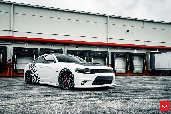 Фото дисков Vossen HF-2 Черный глянец на Dodge Charger VII