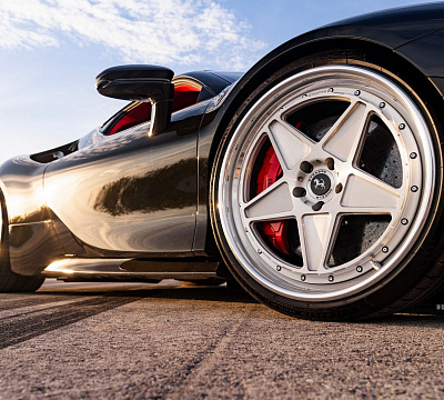 Фото дисков Strasse Wheels F5 Track на Ferrari SF90