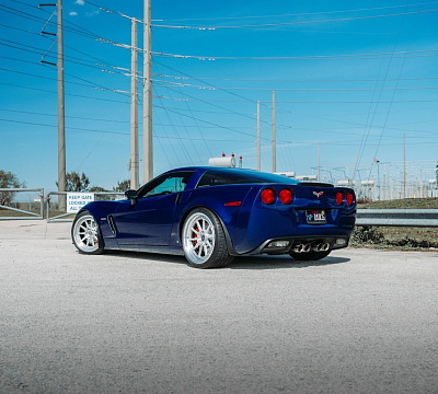 Фото дисков Strasse Wheels R10 Track на Chevrolet Corvette C6