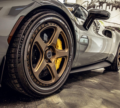 Фото дисков Brixton Forged TR05 на Ferrari 296