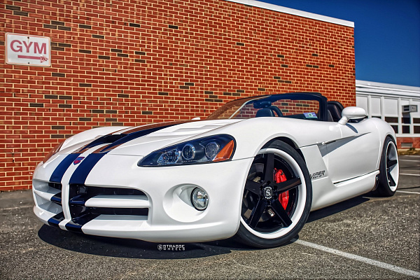 Фото дисков Strasse Wheels S5 Deep Concave FS Другой цвет на Dodge Viper